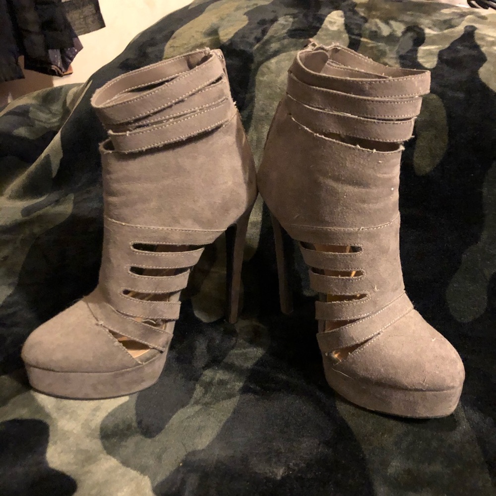 Grey/taupe heels